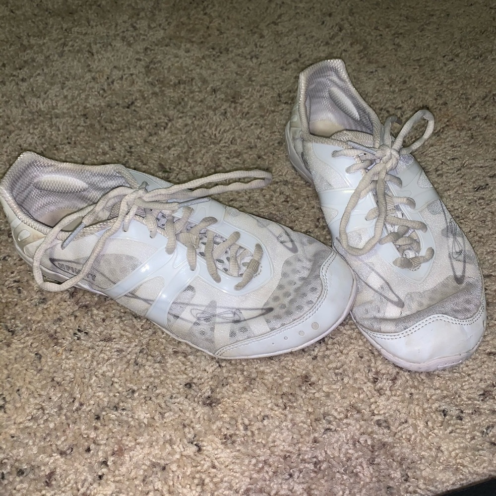 Nfinity cheer shoes